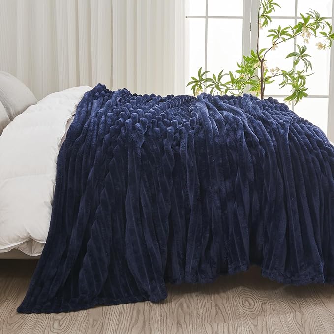 NEWCOSPLAY Super Soft Queen Blanket Dark Navy Premium Silky Flannel Fleece 3D Ribbed Jacquard Lightweight Bed Blanket All Season Use (Dark Navy Ribbed, Queen(90"x90"))