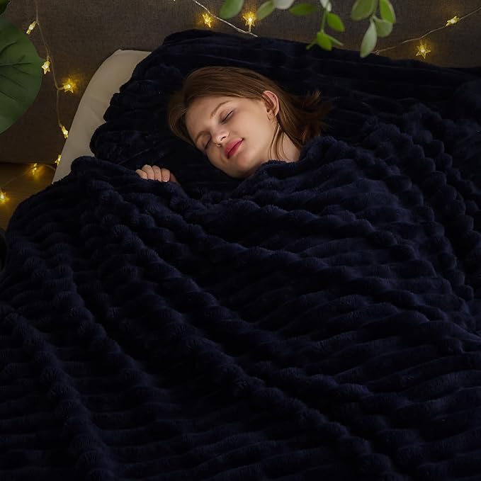 NEWCOSPLAY Super Soft Queen Blanket Dark Navy Premium Silky Flannel Fleece 3D Ribbed Jacquard Lightweight Bed Blanket All Season Use (Dark Navy Ribbed, Queen(90"x90"))