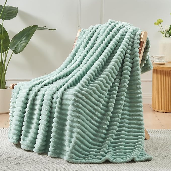 NEWCOSPLAY Super Soft King Blanket New Sage Green Premium Silky Flannel Fleece 3D Ribbed Jacquard Lightweight Bed Blanket All Season Use (New Sage Green Ribbed, King(90"x110"))