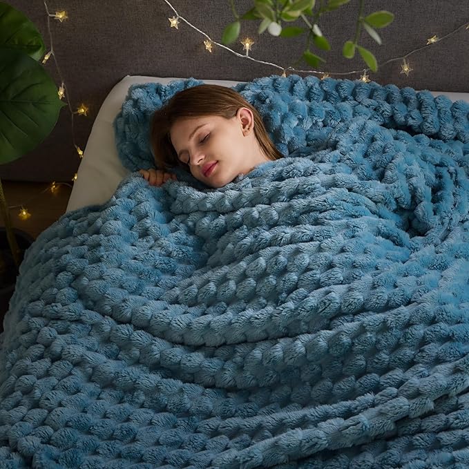 NEWCOSPLAY Super Soft Queen Blanket Blue Premium Silky Flannel Fleece 3D Clouds Stylish Jacquard Lightweight Bed Blanket All Season Use 350GSM (Blue, Queen(90"x90"))