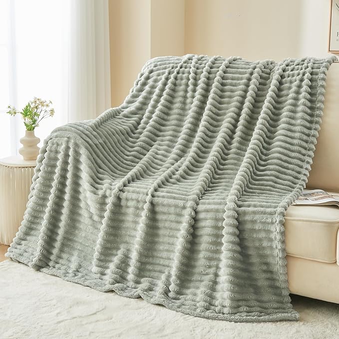 NEWCOSPLAY Super Soft Queen Blanket Sage Green Premium Silky Flannel Fleece 3D Ribbed Jacquard Lightweight Bed Blanket All Season Use (Sage Green Ribbed, Queen(90"x90"))