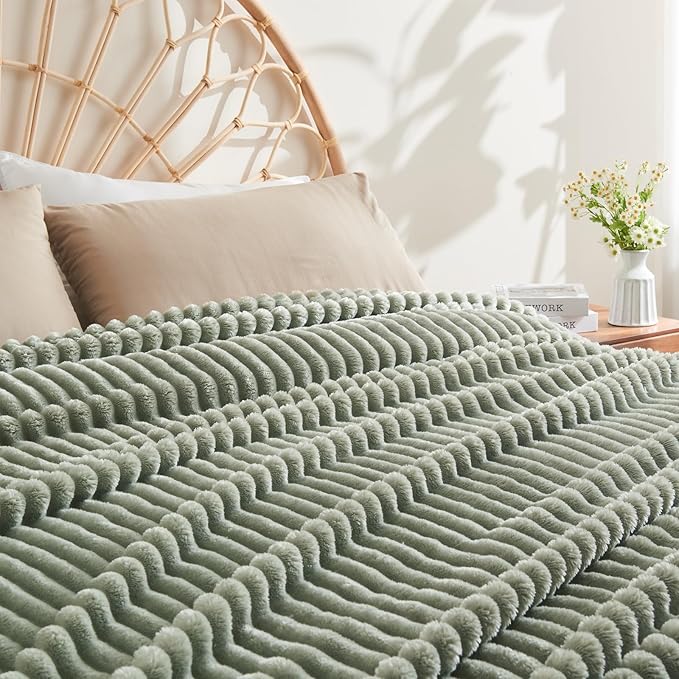 NEWCOSPLAY Super Soft Queen Blanket Sage Green Premium Silky Flannel Fleece 3D Ribbed Jacquard Lightweight Bed Blanket All Season Use (Sage Green Ribbed, Queen(90"x90"))