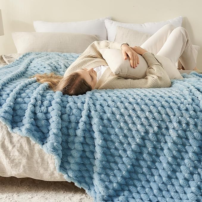 NEWCOSPLAY Super Soft Queen Blanket Blue Premium Silky Flannel Fleece 3D Clouds Stylish Jacquard Lightweight Bed Blanket All Season Use 350GSM (Blue, Queen(90"x90"))