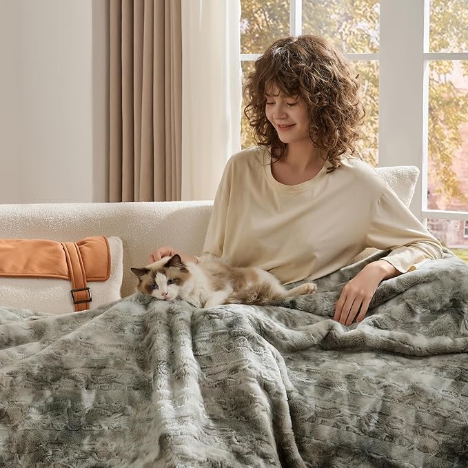 Krifey Grey Faux Fur Blanket King Size for Bed, 3D Marble Texture Soft Cozy Fuzzy Plush Thick Warm Blanket, Luxury Christmas Birthday Gifts for Women Mom Men, Room Decor, Marbled Grey, 108x90in