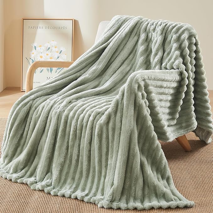 NEWCOSPLAY Super Soft Queen Blanket Sage Green Premium Silky Flannel Fleece 3D Ribbed Jacquard Lightweight Bed Blanket All Season Use (Sage Green Ribbed, Queen(90"x90"))